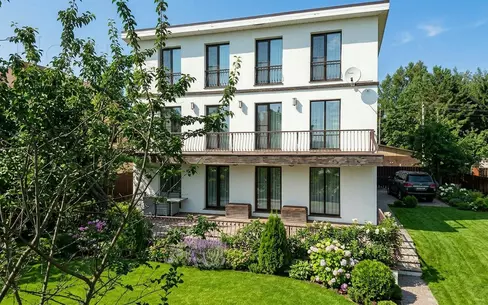 3-этажный коттедж 300 м² с отделкой
