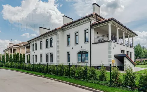 2-этажный коттедж 1 300 м² с отделкой