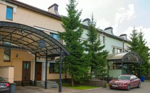 3-этажный таунхаус 280 м² с отделкой