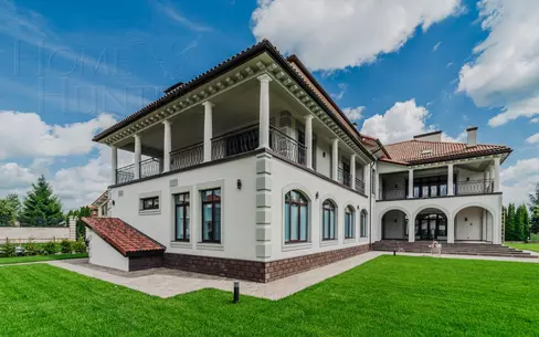 2-этажный коттедж 1 300 м² с отделкой