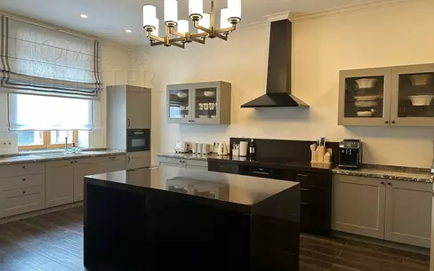 3-этажный таунхаус 330 м² с отделкой