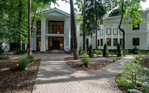 2-этажный коттедж 1 463 м² с отделкой