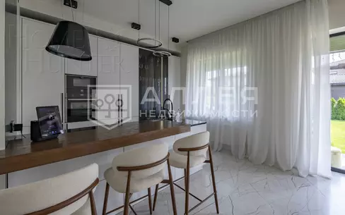 2-этажный коттедж 240 м² с отделкой