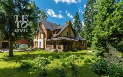 3-этажный коттедж 950 м² без отделки