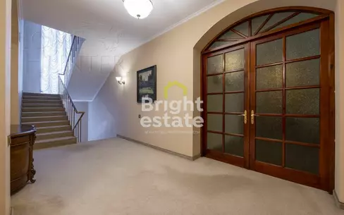 3-этажный коттедж 1 020 м² с отделкой
