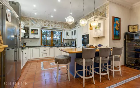 3-этажный коттедж 650 м² с отделкой