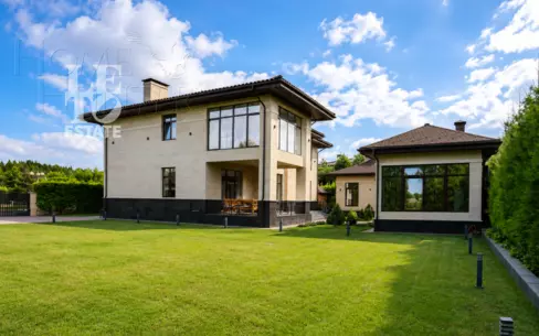 2-этажный коттедж 640 м² с отделкой