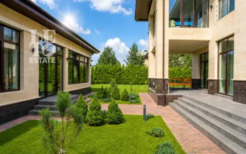 2-этажный коттедж 640 м² с отделкой