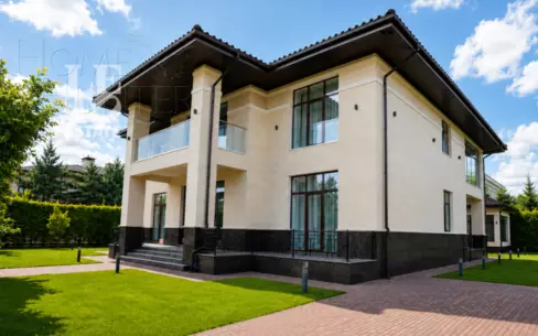 2-этажный коттедж 640 м² с отделкой