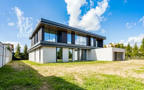 2-этажный коттедж 920 м² без отделки