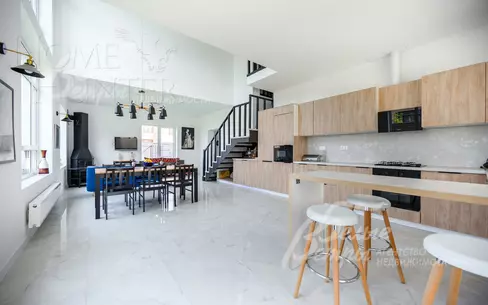2-этажный коттедж 300 м² с отделкой