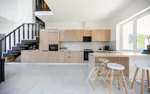 2-этажный коттедж 300 м² с отделкой