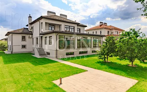 2-этажный коттедж 900 м² с отделкой