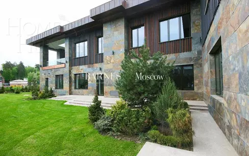 2-этажный коттедж 1 365 м² с отделкой