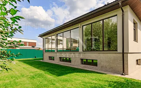 2-этажный коттедж 900 м² с отделкой