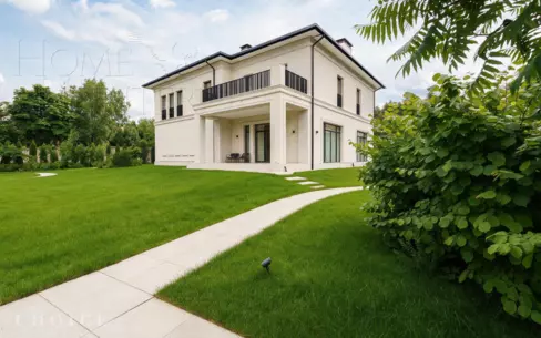 2-этажный коттедж 500 м² с отделкой