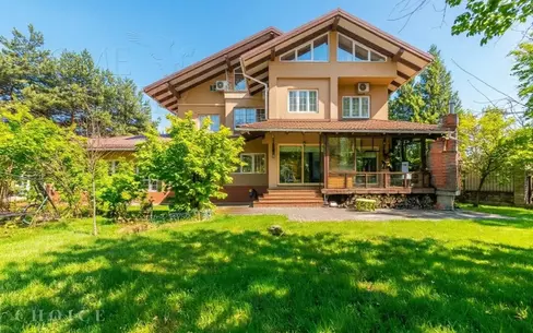 3-этажный коттедж 650 м² с отделкой