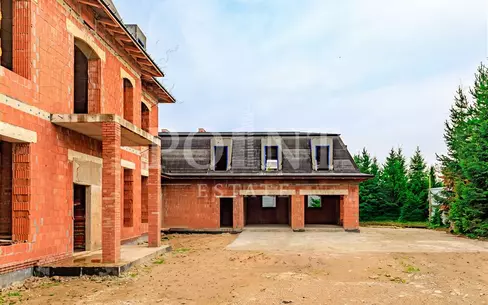 3-этажный коттедж 1 250 м² без отделки