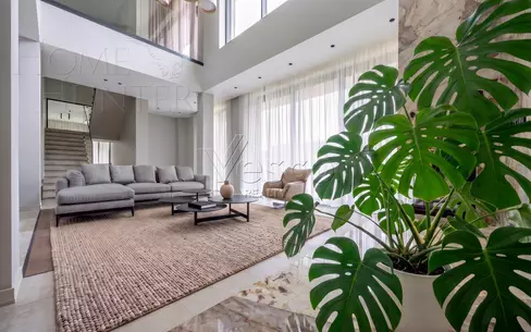 2-этажный коттедж 1 300 м² с отделкой