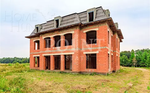 3-этажный коттедж 1 250 м² без отделки