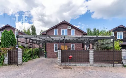 2-этажный коттедж 220 м² с отделкой