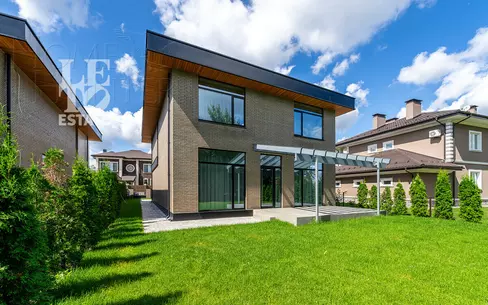 2-этажный коттедж 320 м² с отделкой