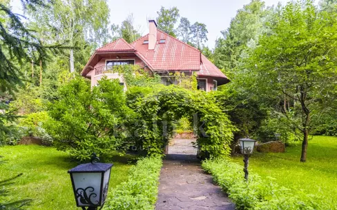 3-этажный коттедж 800 м² с отделкой