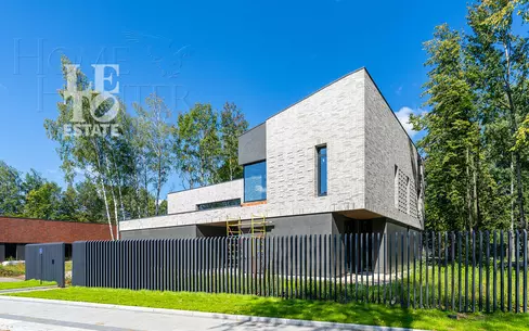 2-этажный коттедж 590 м² без отделки