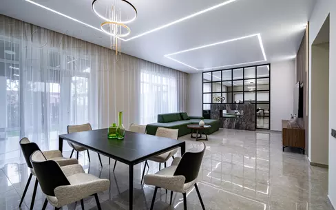 2-этажный коттедж 240 м² с отделкой
