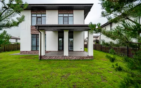 2-этажный коттедж 240 м² с отделкой