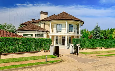 2-этажный коттедж 715 м² с отделкой
