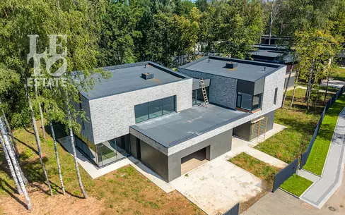 2-этажный коттедж 590 м² без отделки