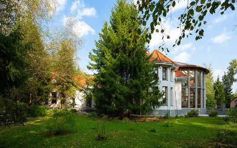 2-этажный коттедж 1 100 м² с отделкой