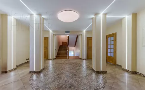 3-этажный коттедж 680 м² с отделкой
