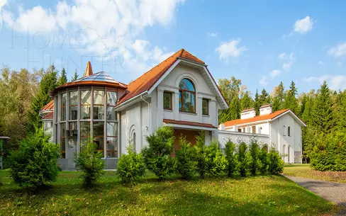 2-этажный коттедж 1 100 м² с отделкой