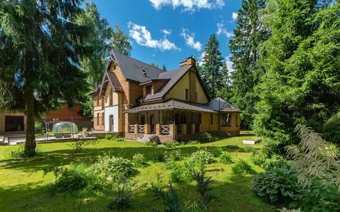 3-этажный коттедж 950 м² без отделки