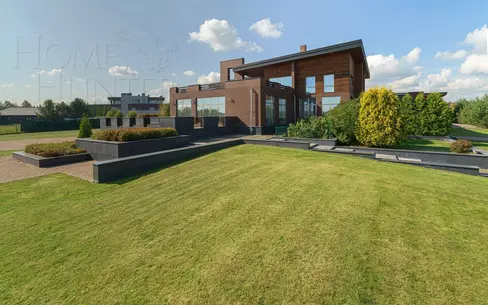 2-этажный коттедж 1 686 м² с отделкой