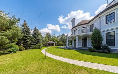 2-этажный коттедж 590 м² с отделкой