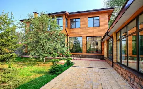 2-этажный коттедж 1 350 м² с отделкой