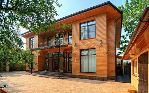 2-этажный коттедж 1 350 м² с отделкой