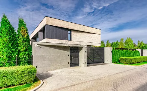 2-этажный коттедж 1 250 м² с отделкой