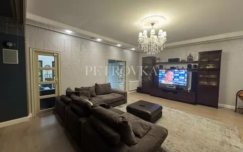 3-этажный таунхаус 320 м² с отделкой