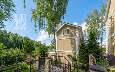 3-этажный коттедж 420 м² с отделкой