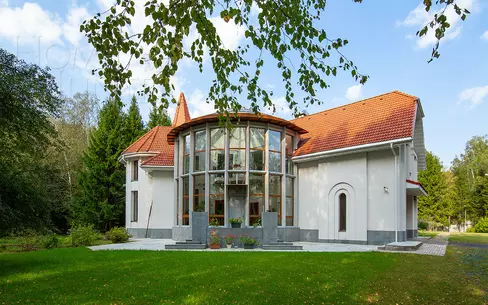 2-этажный коттедж 1 100 м² с отделкой