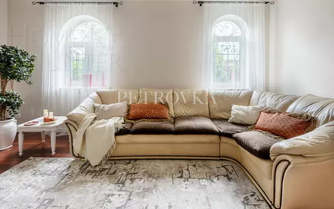 3-этажный коттедж 450 м² с отделкой