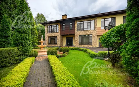 3-этажный коттедж 1 081.6 м² с отделкой