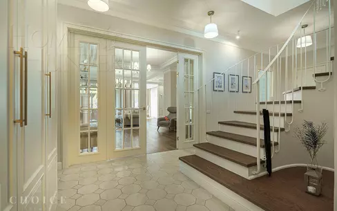 2-этажный коттедж 400 м² с отделкой