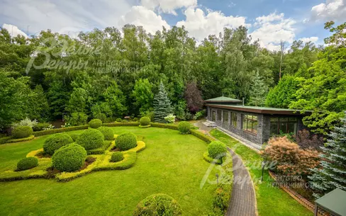 3-этажный коттедж 1 081.6 м² с отделкой