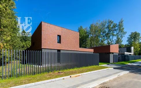 1-этажный коттедж 570 м² без отделки