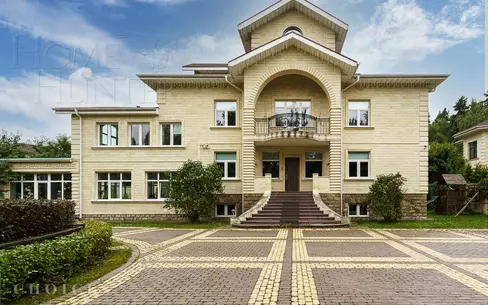 2-этажный коттедж 1 112 м² с отделкой